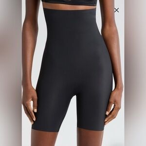 NWOT Magic Bodyfashion Maxi Sexy High-Bermuda Shaping Shorts